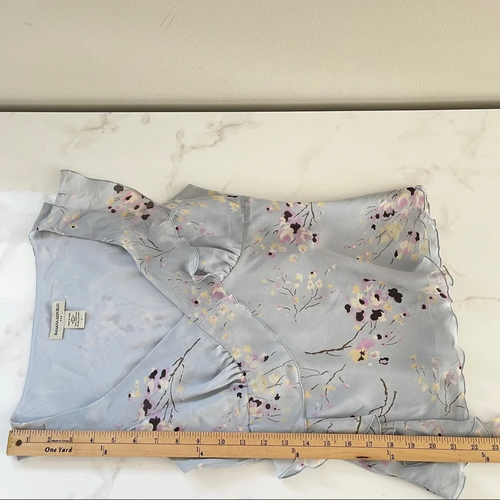 Banana Republic Blue Silk Ruffle Floral V-Neckline Sleeveless Blouse Woman’s S - Picture 7 of 7